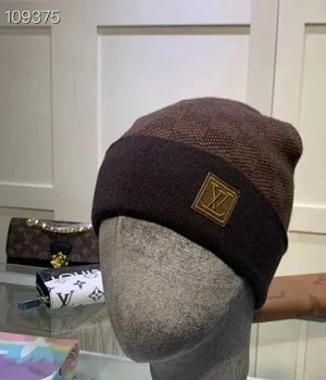 Louis Vuitton Beanies & Scarves